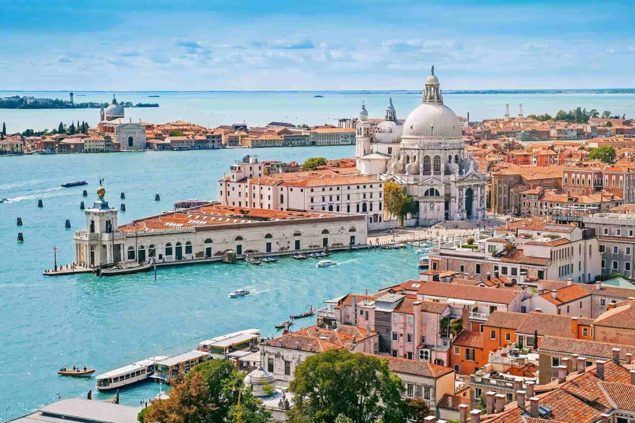 25-28 Nisan  Venedik ve Burano Adaları Turu  2026